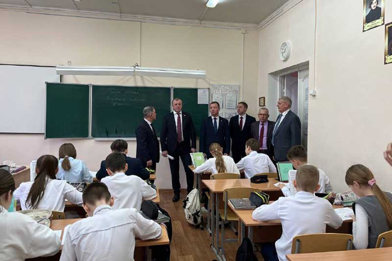 Олег Димов посетил социальные учреждения Бугуруслана