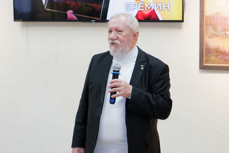 Художник Александр Еремин представил новотройчанам  «Грани» своего творчества (6+)