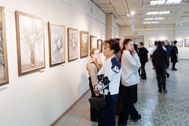 Художник Александр Еремин представил новотройчанам  «Грани» своего творчества (6+)