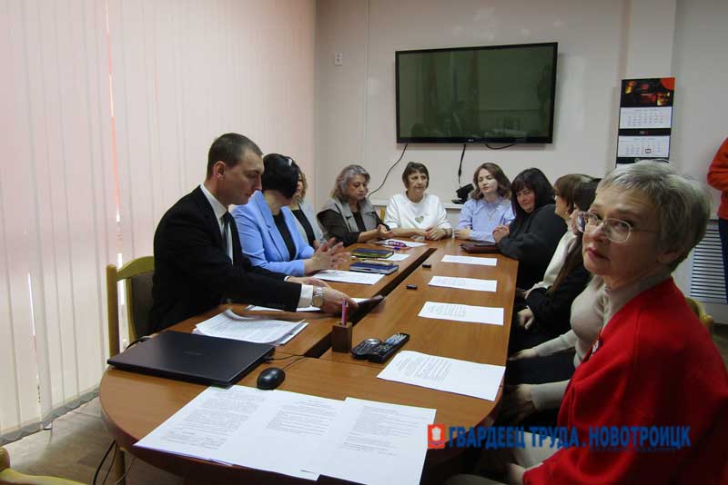 В администрации Новотроицка обсудили недетские проблемы детских садов