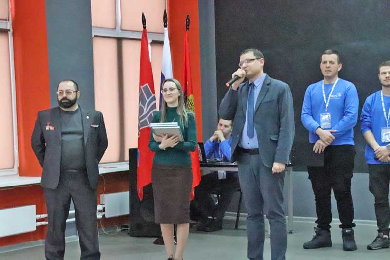 Студенты и школьники приняли участие в «Зарнице»
