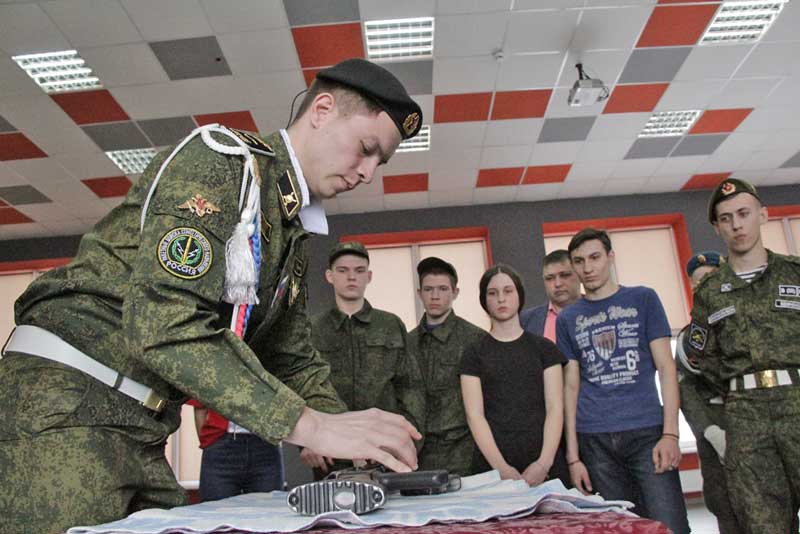 Студенты и школьники приняли участие в «Зарнице»