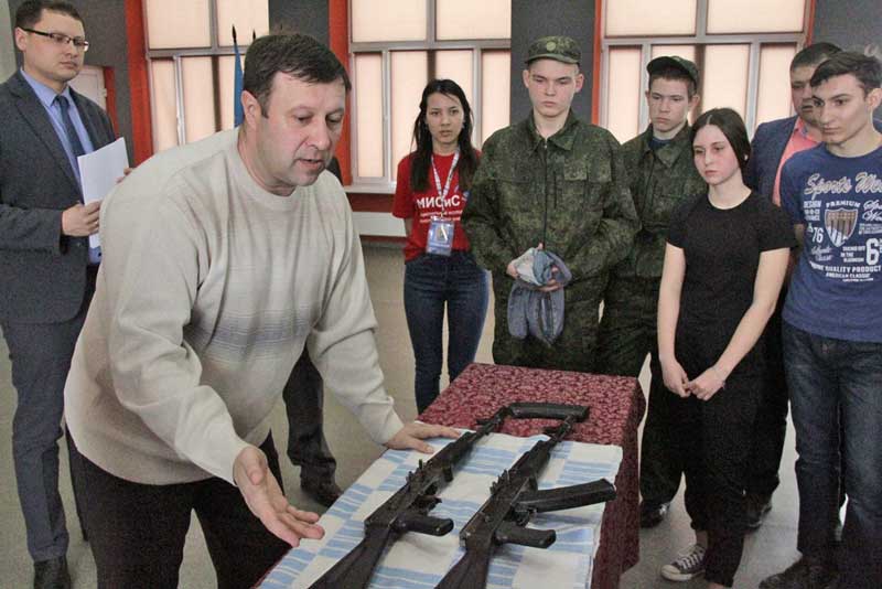 Студенты и школьники приняли участие в «Зарнице»