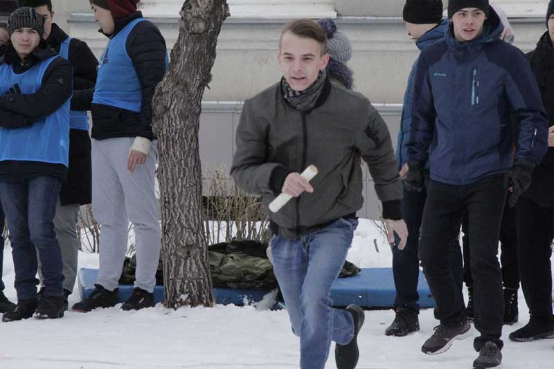 Студенты и школьники приняли участие в «Зарнице»
