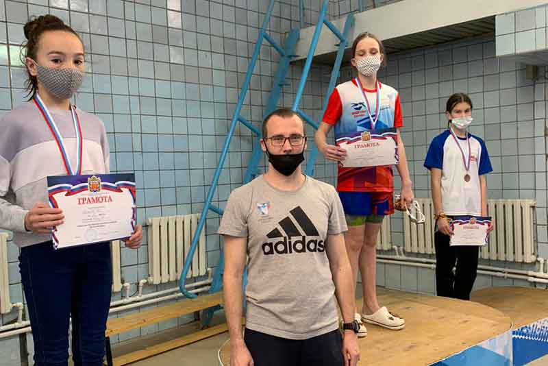 Юная новотроицкая пловчиха А.Васецкая выступит на Всероссийских соревнованиях «Веселый дельфин»