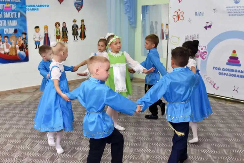 В Новотроицке провели городской фестиваль народных игр, обрядов и забав среди дошкольников