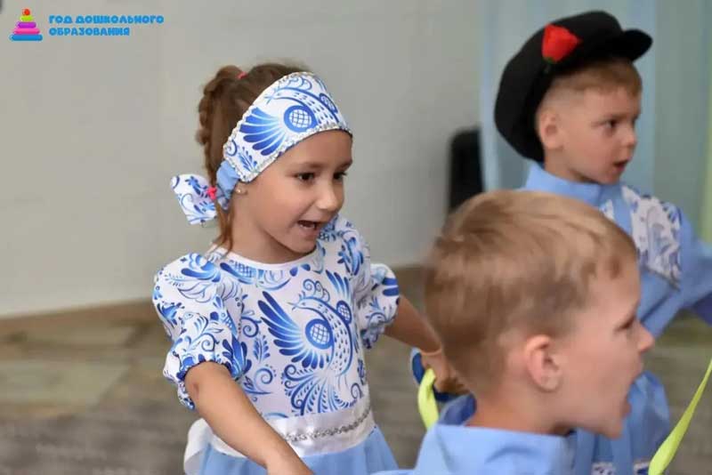 В Новотроицке провели городской фестиваль народных игр, обрядов и забав среди дошкольников