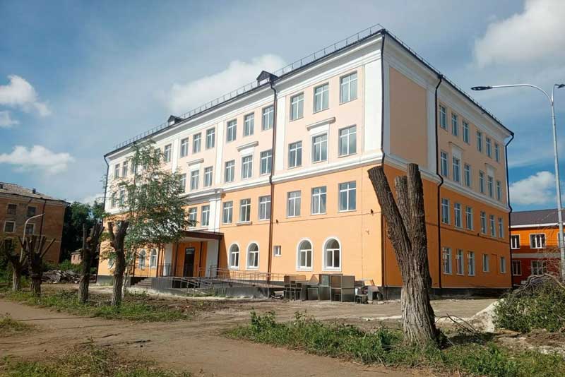 Владимир  Некрасов поблагодарил за командную работу на завершающем этапе  капитального ремонта школы № 10 в Новотроицке
