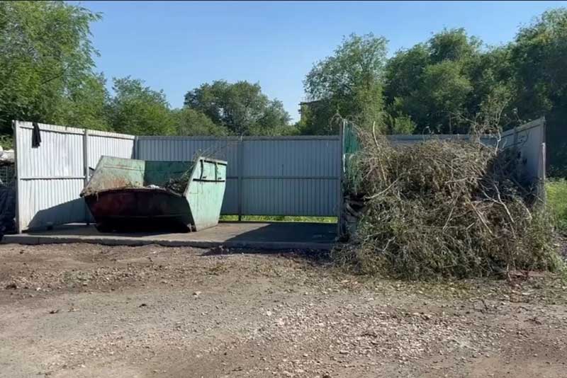 Новотройчанам напомнили о запрете на складирование растительных отходов на контейнерных площадках