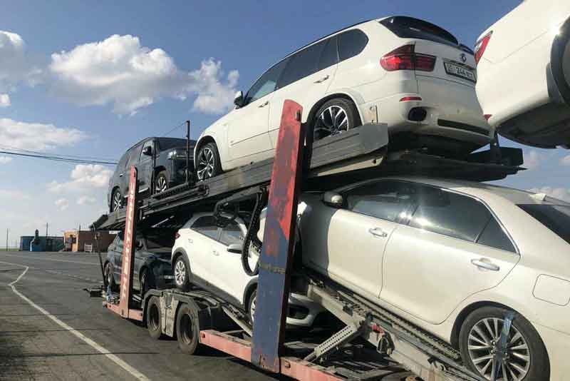 Новотроицкие полицейские задержали автовоз с похищенными автомобилями