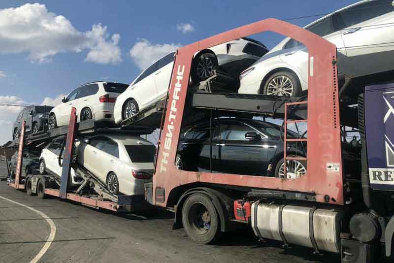 Новотроицкие полицейские задержали автовоз с похищенными автомобилями