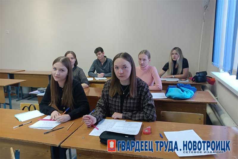 Без пяти минут студенты