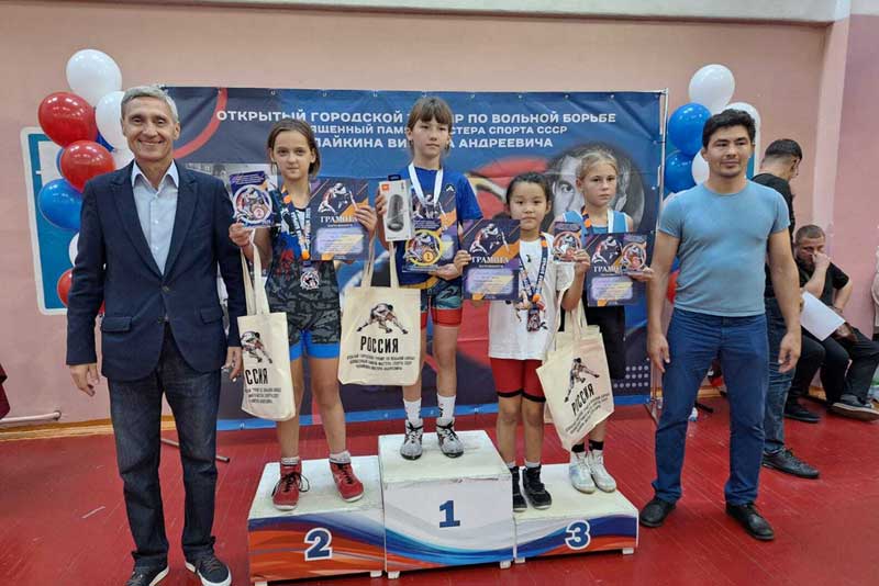 В Новотроицке провели турнир в память о мастере спорта СССР по вольной борьбе Викторе Чапайкине