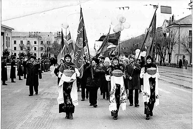 Праздник цвета кумача
