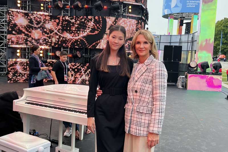 Юная новотроицкая пианистка Сабрина Акмурзеева стала лауреатом премии «Молодые дарования Оренбуржья»