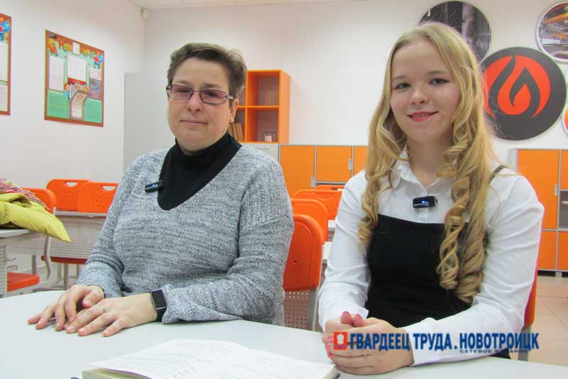 Новотроицкая гимназистка Юлия Святкина успешно совмещает занятия по экономике, вокалу и игре на скрипке