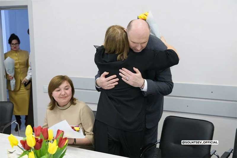 Евгений Солнцев встретился с вдовами и матерями геройски погибших военнослужащих