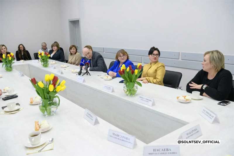 Евгений Солнцев встретился с вдовами и матерями геройски погибших военнослужащих