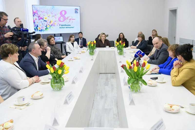 В «Единой России» поздравили матерей и жен бойцов СВО