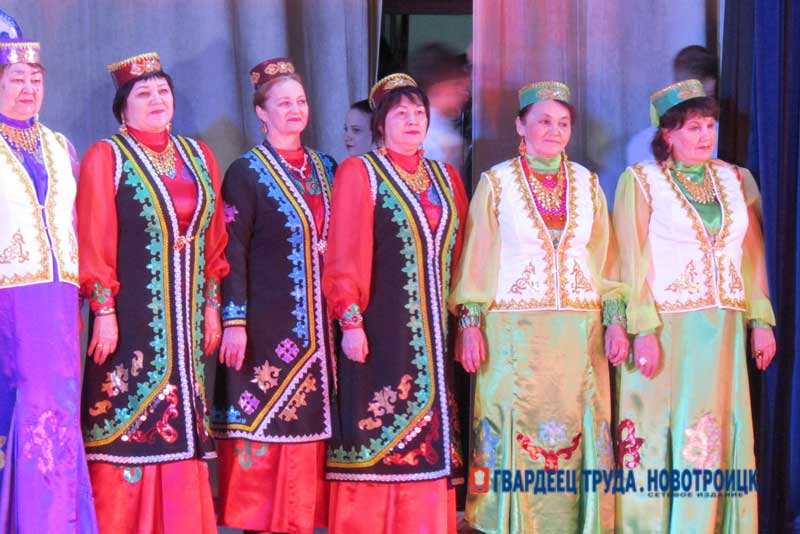 В Новотроицке открыли Год единства народов России