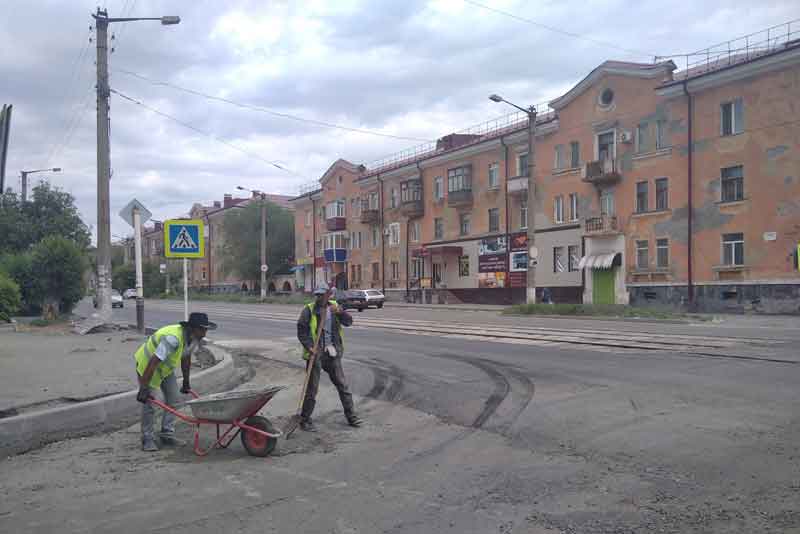 Ремонт автодороги по улице Мира продолжается