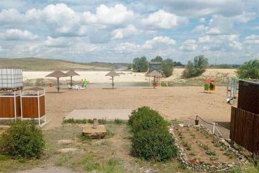 В Новотроицке завершили первый этап благоустройства пляжа «Голубой каньон» на озере Забой 