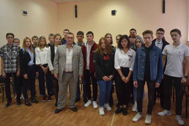 Студенты почтили память новотроицких милиционеров, вставших на пути террориста