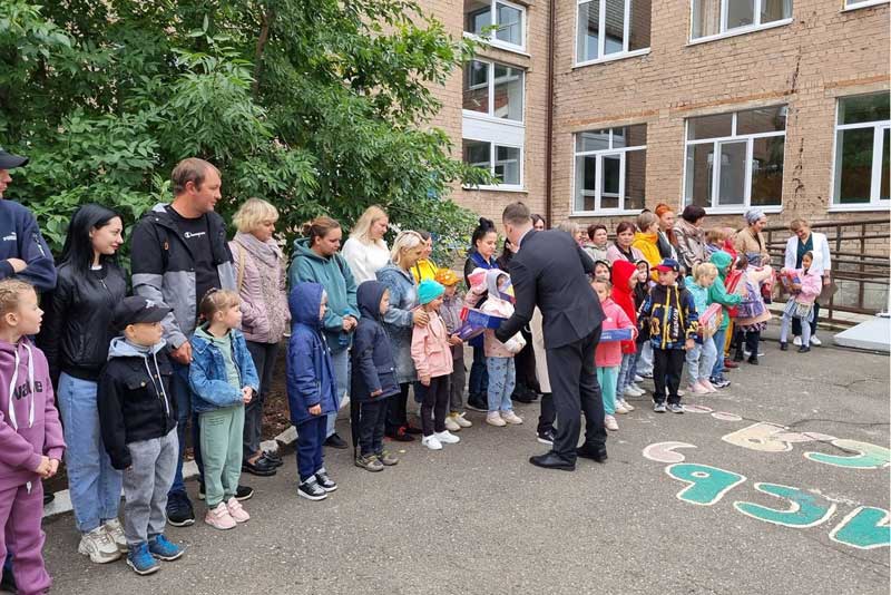 По всей стране в рамках акции «Собери ребенка в школу» к учебному году подготовлены более 200 тысяч детей