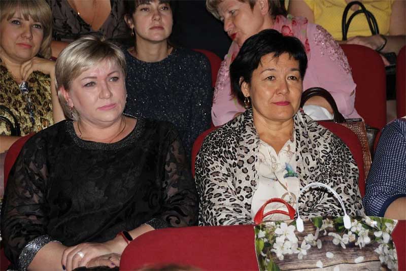 В Новотроицке чествовали педагогов