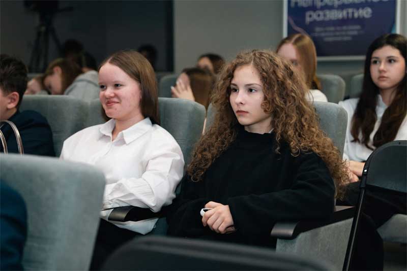 Для оренбургских школьников провели первый в этом году открытый «Урок цифры»