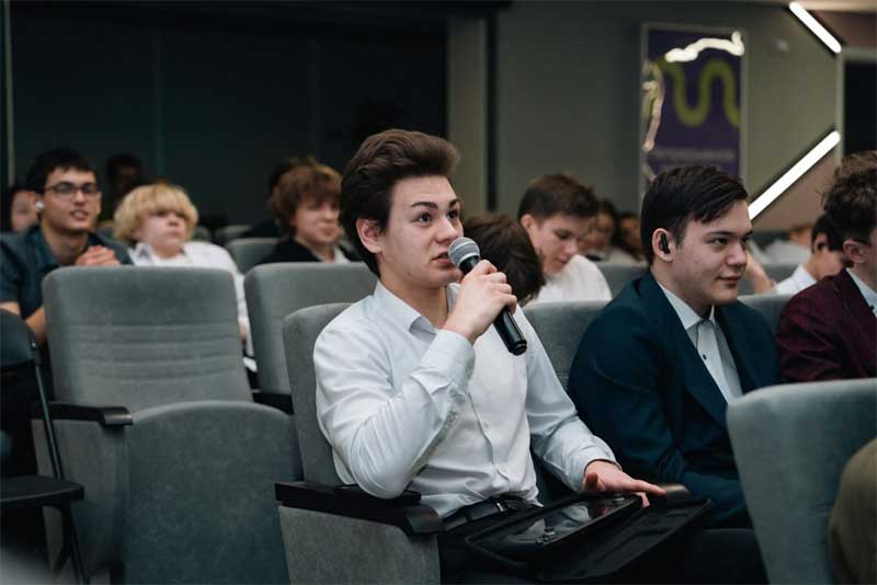 Для оренбургских школьников провели первый в этом году открытый «Урок цифры»