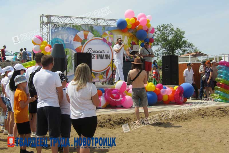 В Новотроицке открылся первый городской пляж «Голубой каньон»