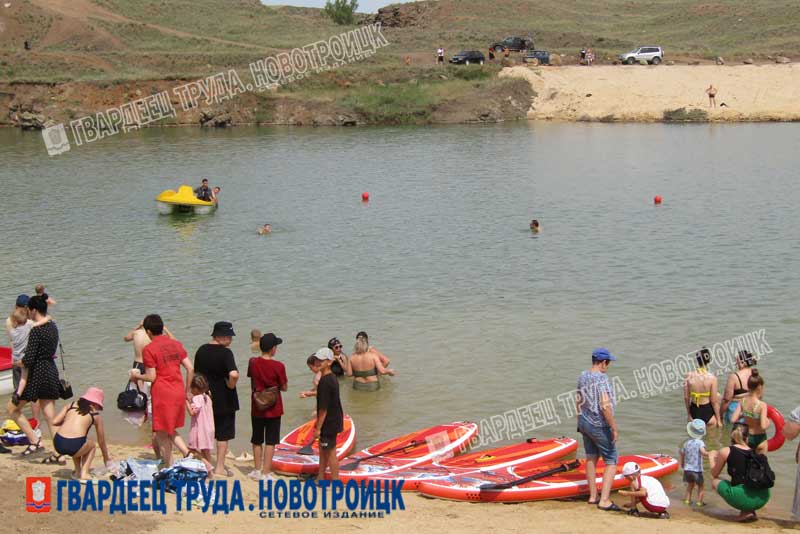 В Новотроицке открылся первый городской пляж «Голубой каньон»