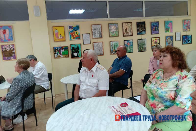 В Новотроицке выявлено около 30 нарушений законодательства при размещении наружной рекламы