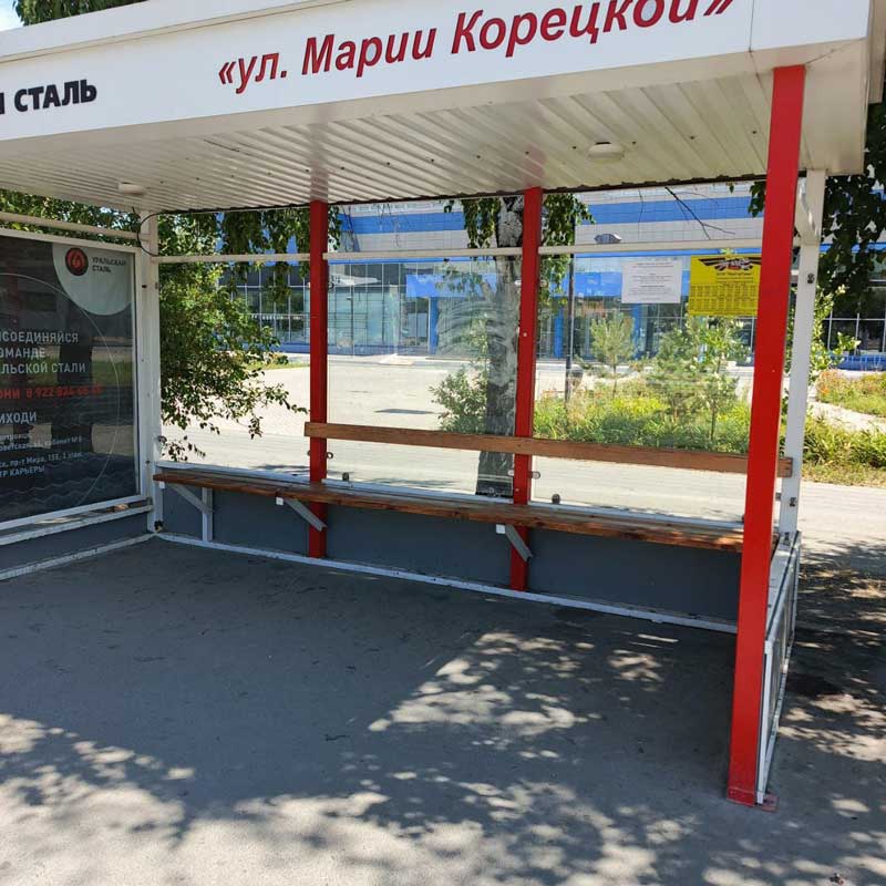 В Новотроицке отремонтировали остановочные павильоны