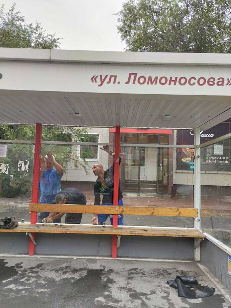 В Новотроицке отремонтировали остановочные павильоны
