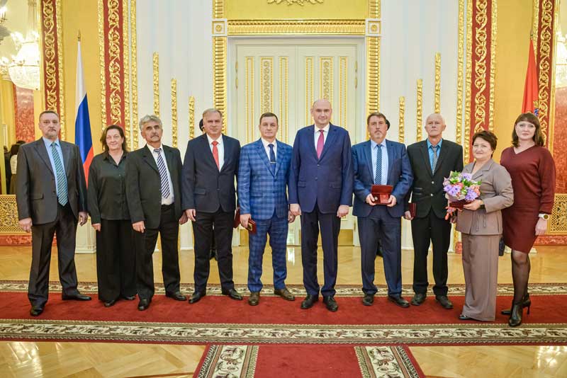 Губернатор области Евгений Солнцев вручил оренбуржцам государственные награды. В числе награжденных – и новотройчане