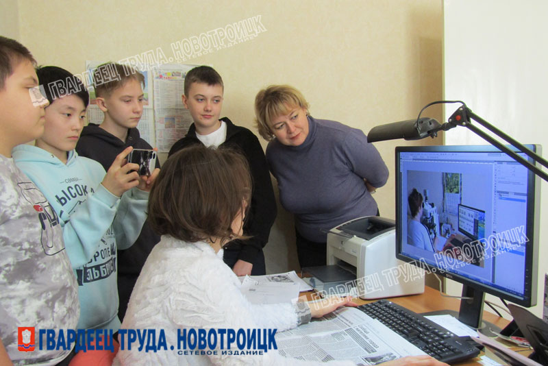 Новотроицкие школьники в юбилейный для «Гвардейца труда» год познакомились с работой редакции газеты