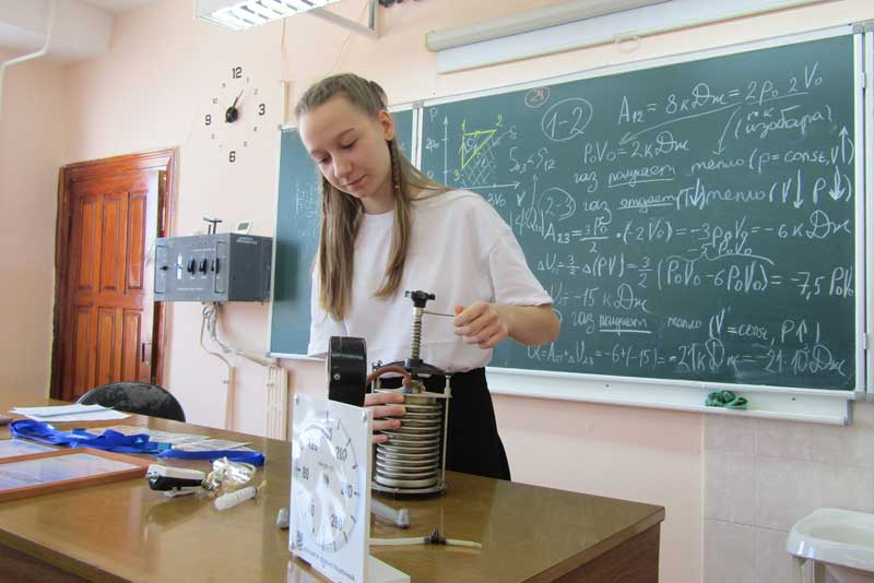 На областной турнир физики «Ньютон» отправятся две команды новотроицких знатоков