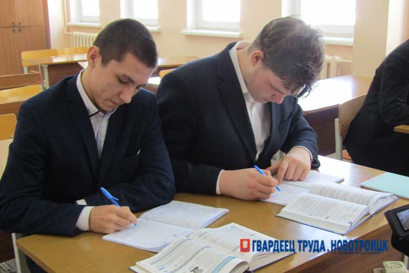 На областной турнир физики «Ньютон» отправятся две команды новотроицких знатоков