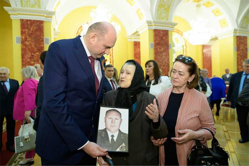 Врио губернатора Евгений Солнцев вручил оренбуржцам государственные награды