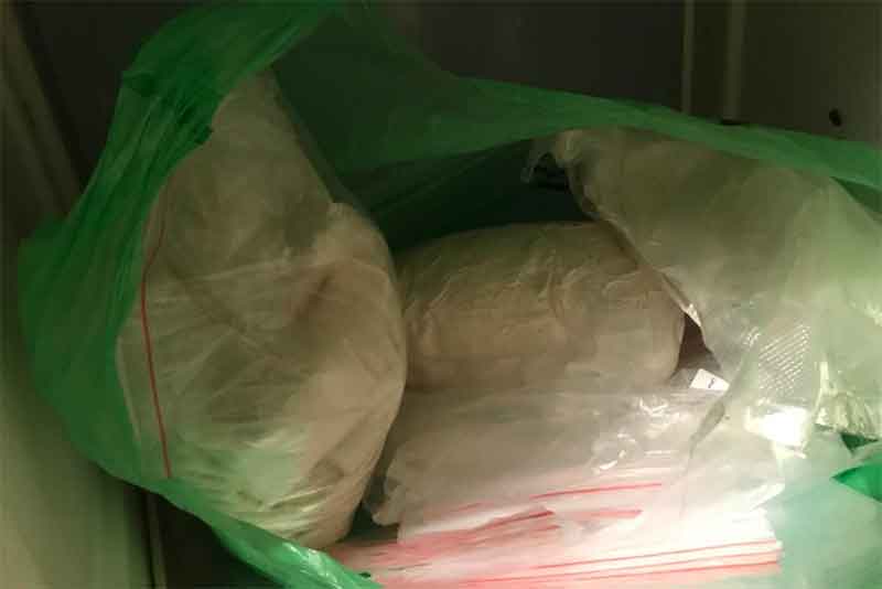 Оренбуржцы хранили более 6 килограммов наркотиков в гараже
