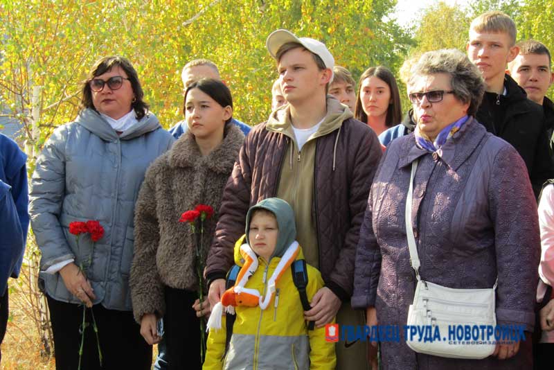 На Аллее спортивной славы Новотроицка установили  стелы в честь Василия Милкина и Владимира Подавалова