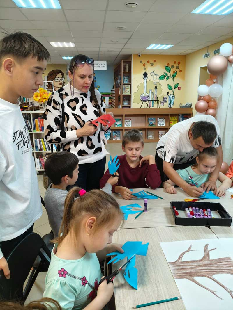 В библиотеке семейного чтения Новотроицка появилось «Дерево дружбы»