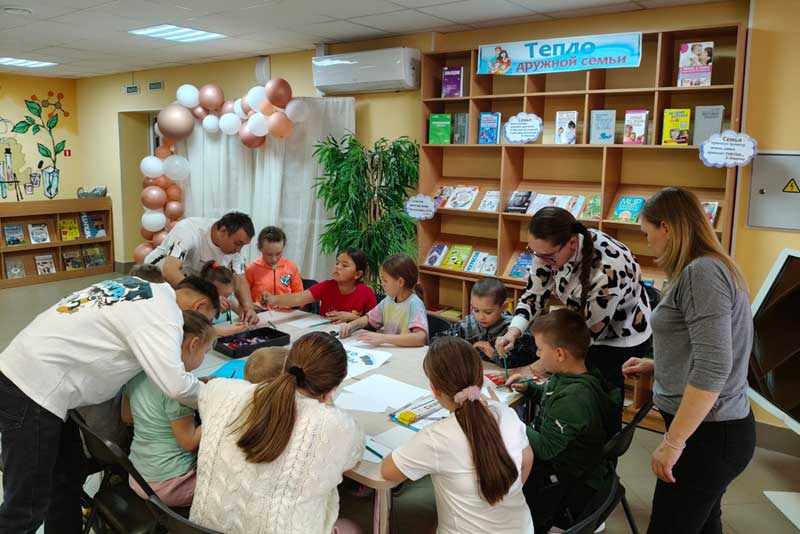 В библиотеке семейного чтения Новотроицка появилось «Дерево дружбы»