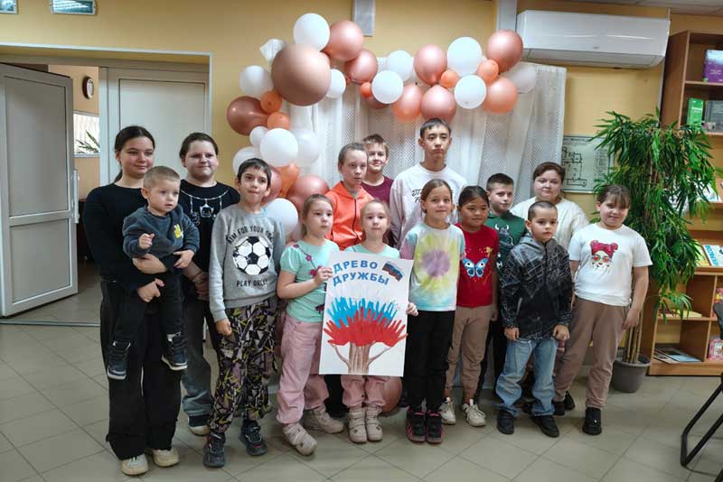 В библиотеке семейного чтения Новотроицка появилось «Дерево дружбы»