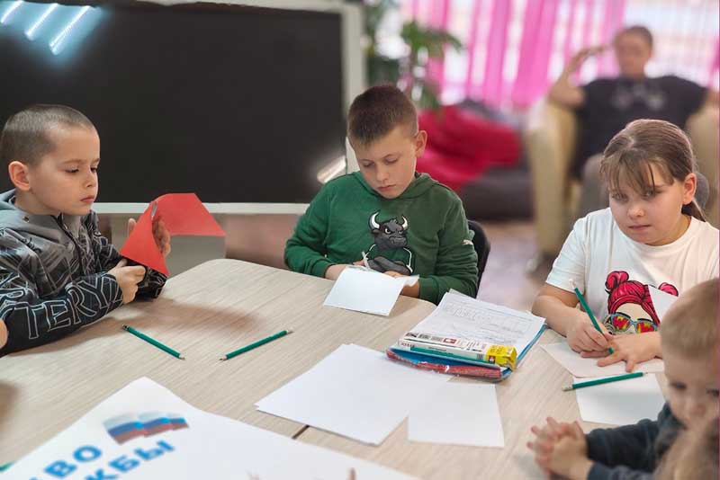 В библиотеке семейного чтения Новотроицка появилось «Дерево дружбы»