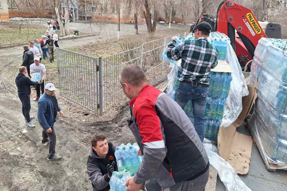 Уральская Сталь направила свои ресурсы на борьбу с паводком и на помощь пострадашим