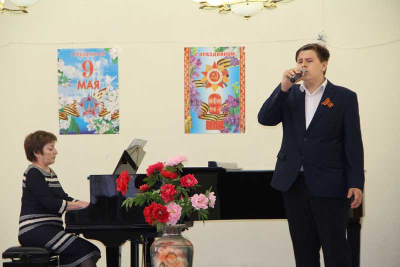 И на войне было место песне…