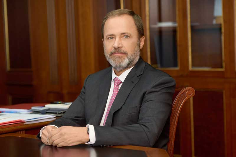 Игорь Комаров поздравил жителей Приволжского федерального округа с Днем Победы
